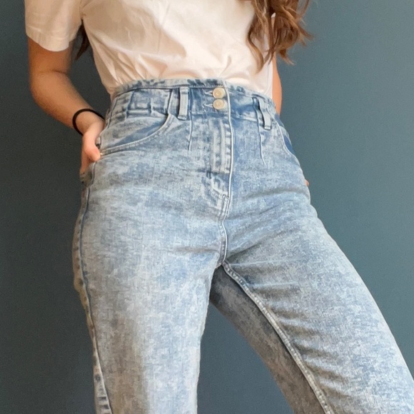 Mom Jeans - Picture 3 of 6